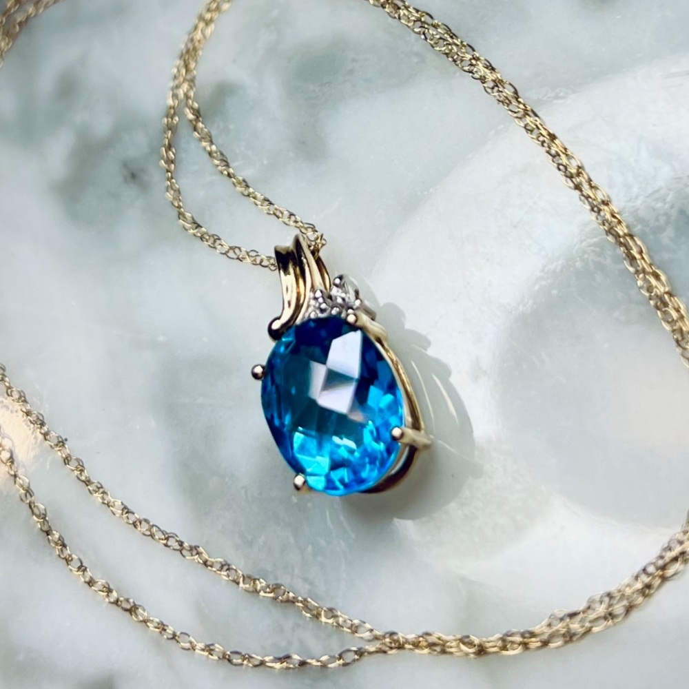 Vintage Solid 10K Gold Swiss Blue Topaz & Diamond Pendant on 18 inch 10K Chain - Picture 11 of 17